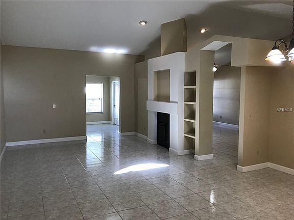 3rd image of 10425 Ashley Oaks Dr