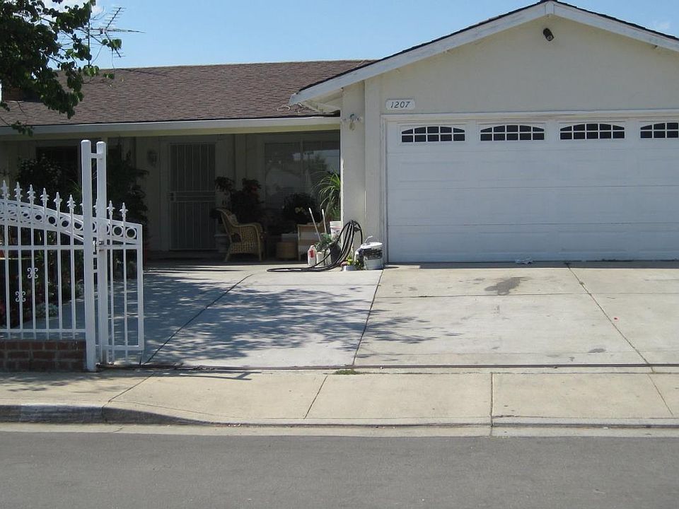 1st image of 1207 Shoreland Dr