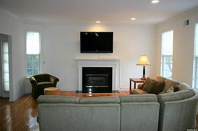 4th image of 141 Paddington Cir