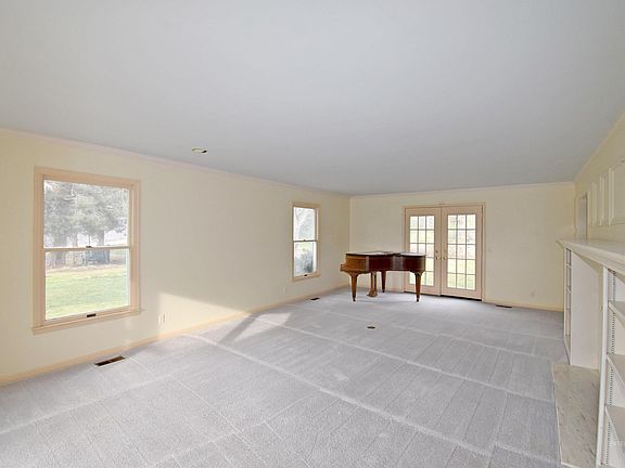 5th image of 531 Silcott Rd