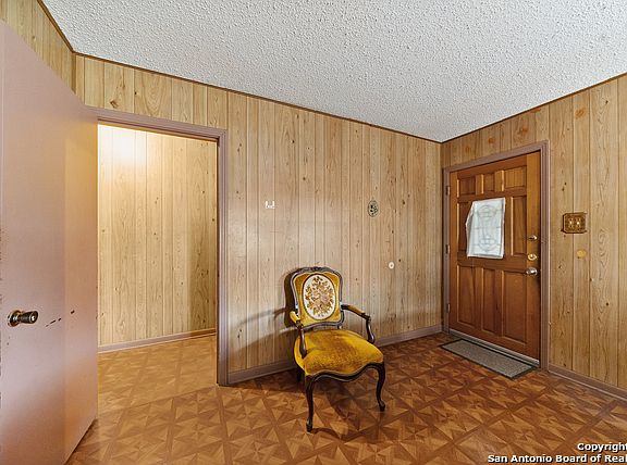 3rd image of 803 Plainview Dr