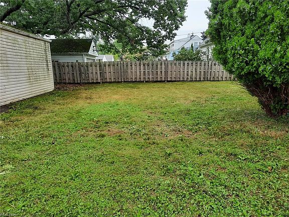 4th image of 13924 Maple Leaf Dr