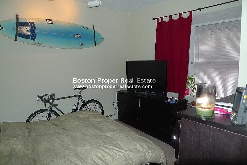 2nd image of 101 W Springfield St APT 001