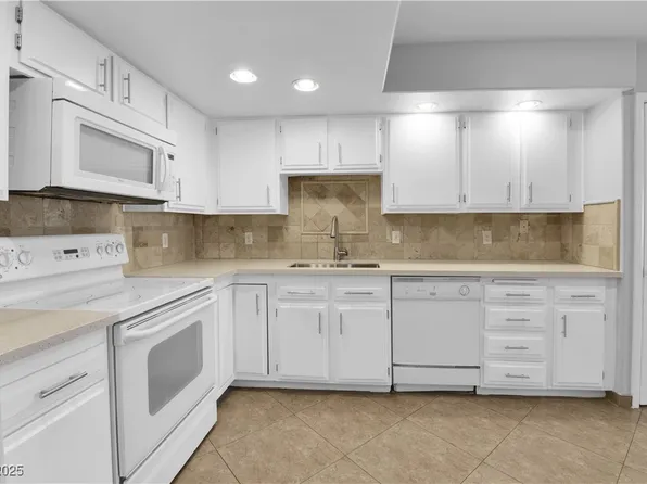 1312 Rawhide St, Paradise, NV 89119