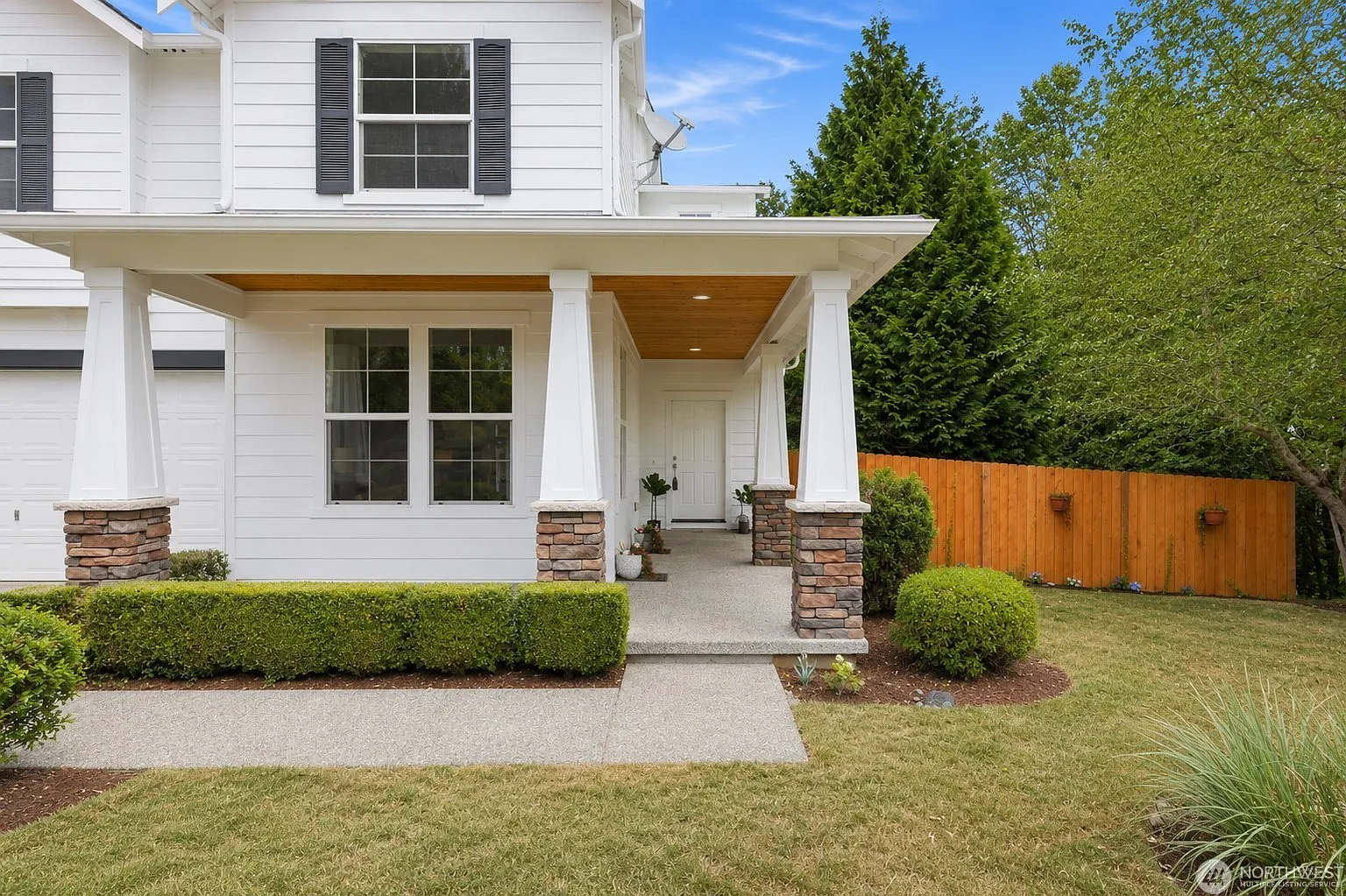 4 bed, 2.5 bath, 2990 sqft, $4,850 — Photo 2