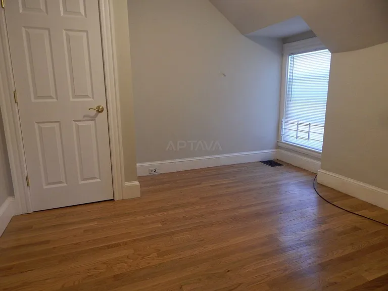 11R Park Ave #2R — Photo 3
