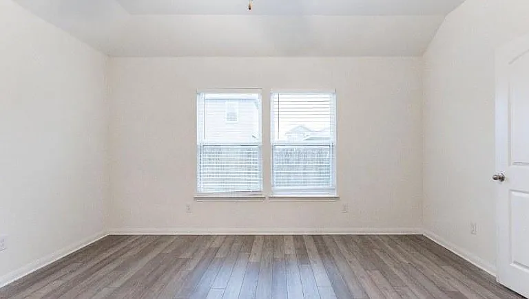 1331 Treeta Trl — Photo 10