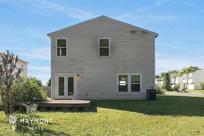 3 bed, 2.5 bath, 2360 sqft, $1,495 — Photo 3