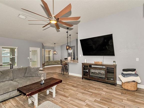4th image of 4607 SE 27TH STREET