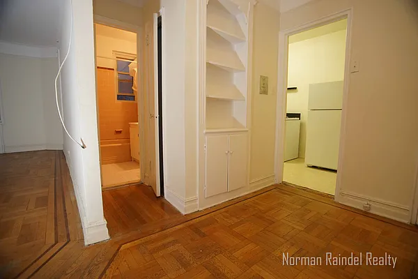 Rented by Norman Raindel, LREB | media 1