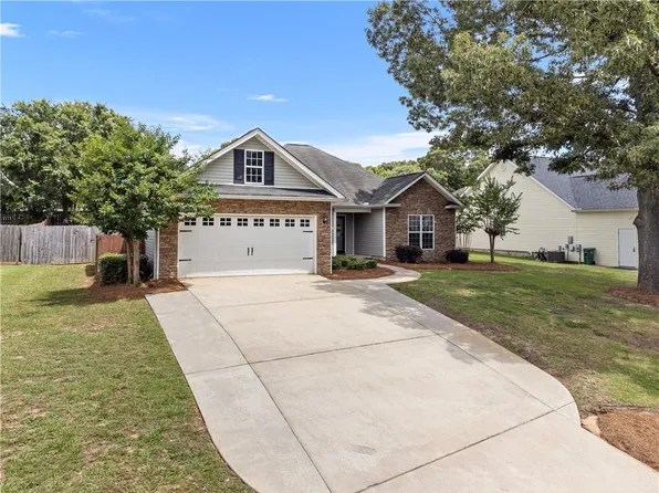 102 Blackstone Ct, Kathleen, GA 31047