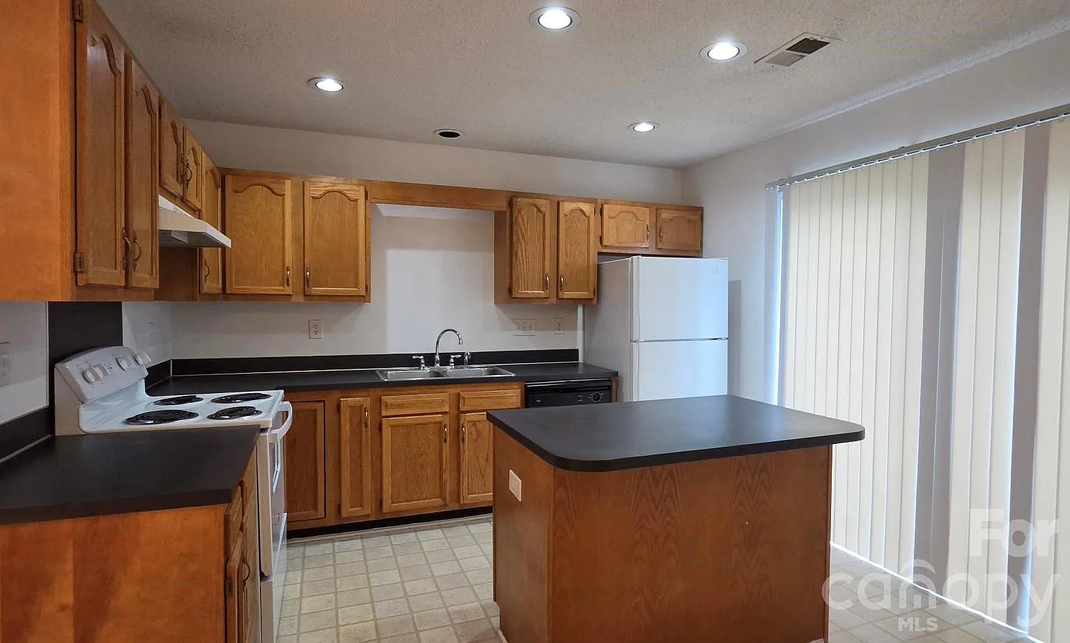 3 bed, 2.5 bath, $1,825 — Photo 2