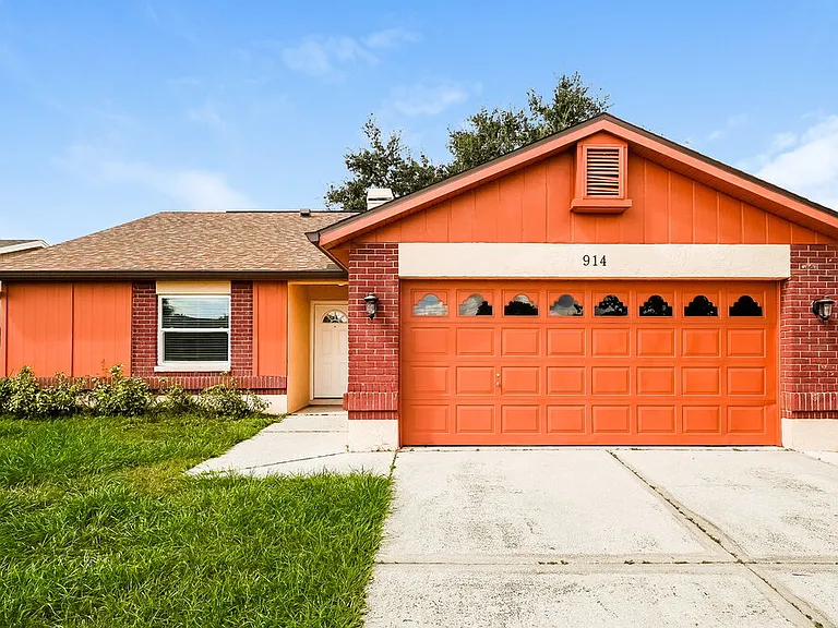 914 Axlewood Cir — Photo 1