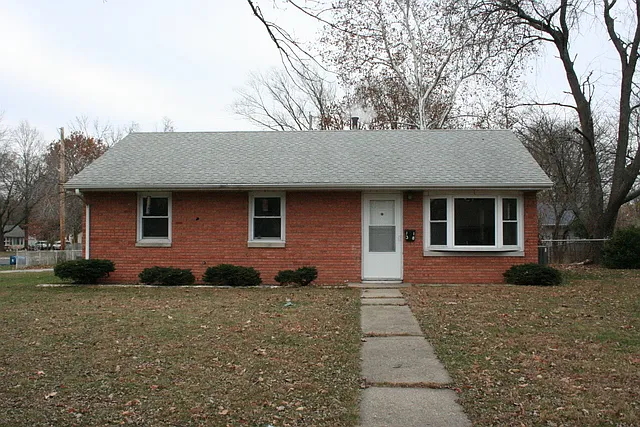 1318 Williamsburg Dr photo 1