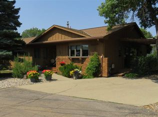 801 11th Ave NE, Minot, ND 58703