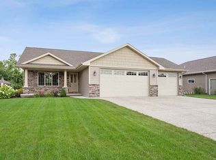 N8945 Spring Valley Rd, MENASHA, WI 54952
