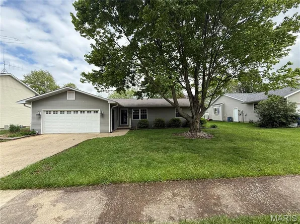 710 Ash St, Greenville, IL 62246