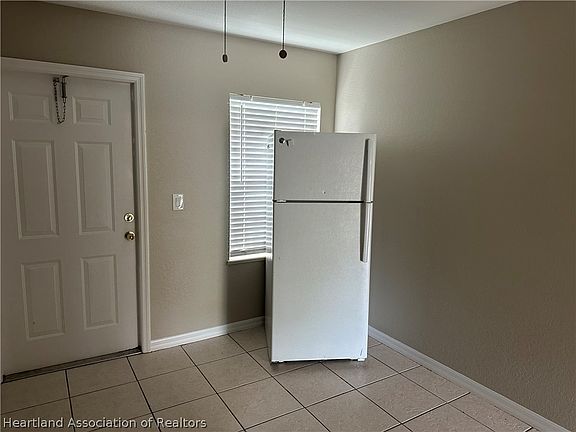 5th image of 581 Vanguard Ave NW