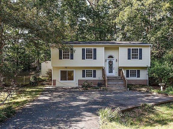 2nd image of 10404 Daniels Ct