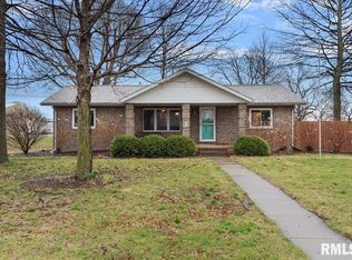 108 S Church St, Owaneco, IL 62555