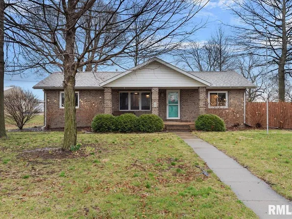 108 S Church St, Owaneco, IL 62555