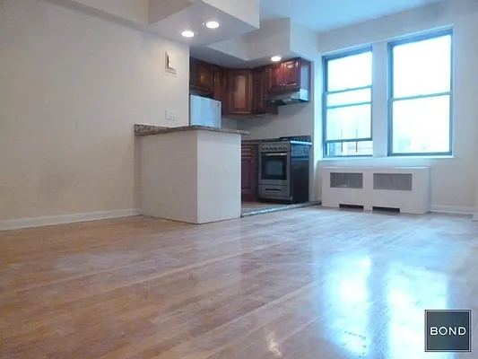 Rented by Bond New York | media 19