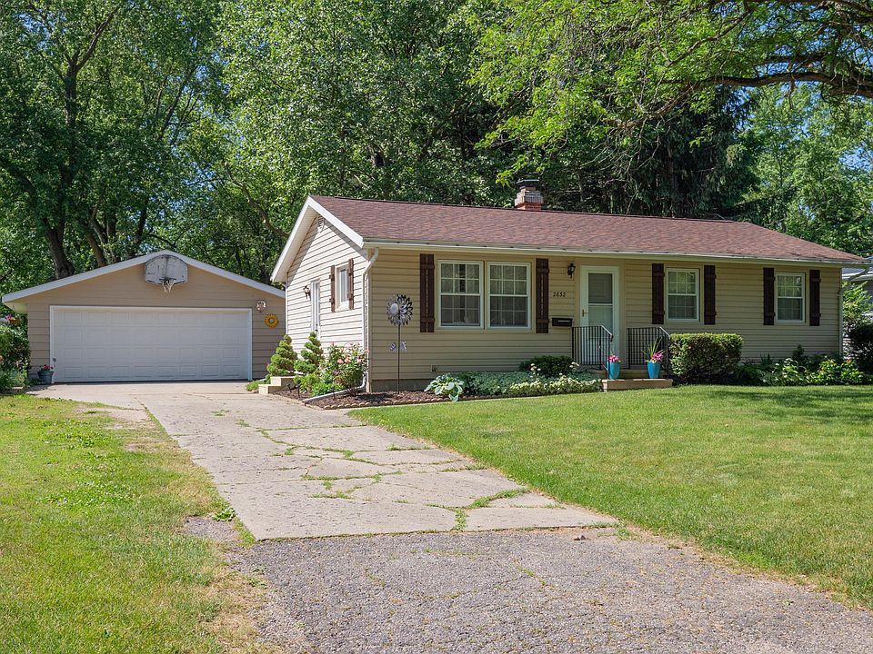 1st image of 2832 Briarwood Dr