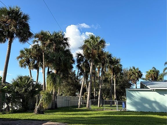 4th image of 16991 Carolyn Ln