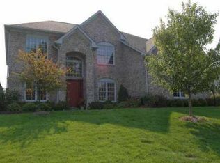 4805 S Woods Edge Dr, Zionsville, IN 46077