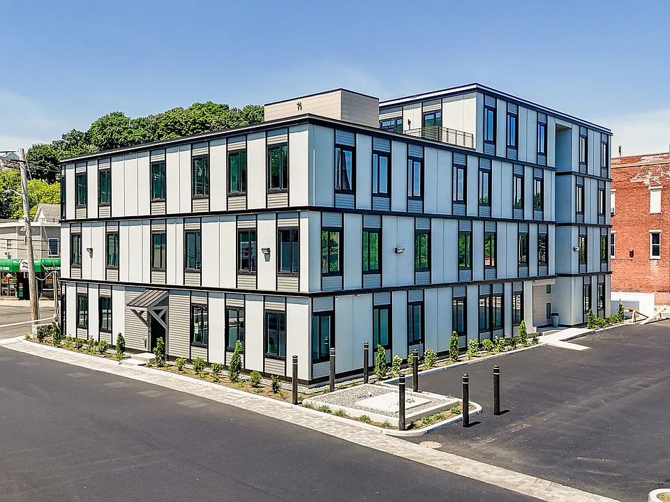 1 Lafayette Sq #401