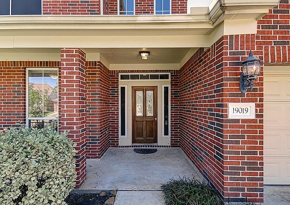 1st image of 19019 Cambridge Vale Ct