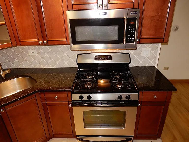 328 Wisconsin Ave #2D — Photo 3