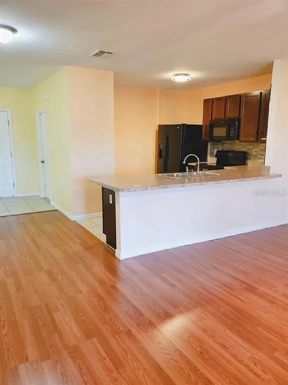 3 bed, 2.5 bath, 1478 sqft, $2,200 — Photo 4