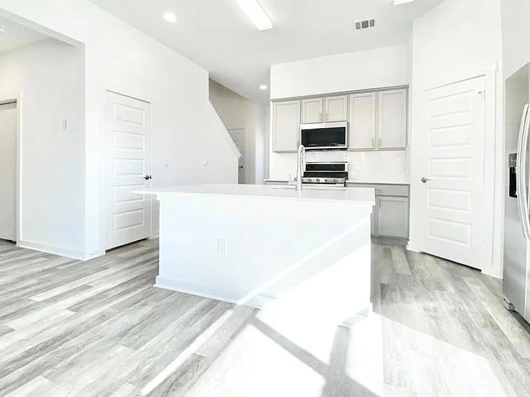 7925 Linnie Ln — Photo 5