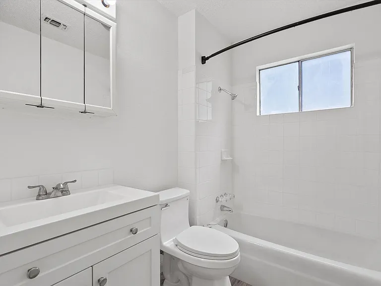 703 Huntingdon Pl — Photo 21
