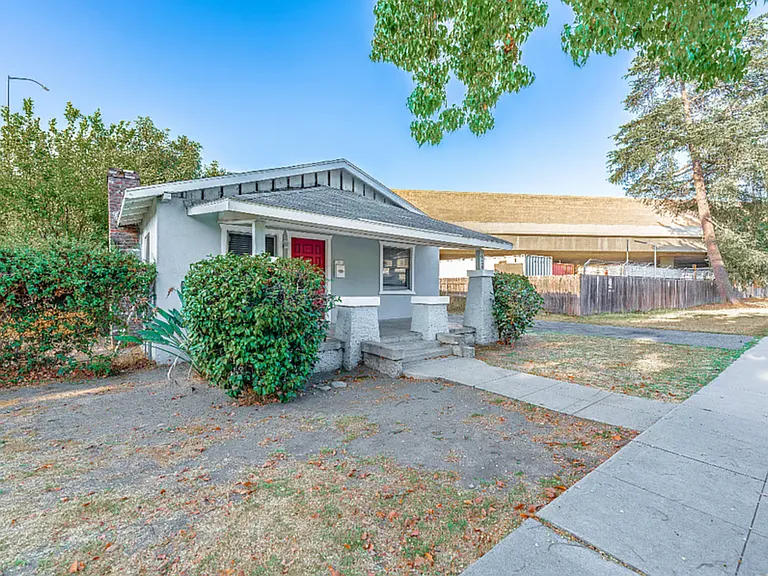 924 W Walnut Ave — Photo 2