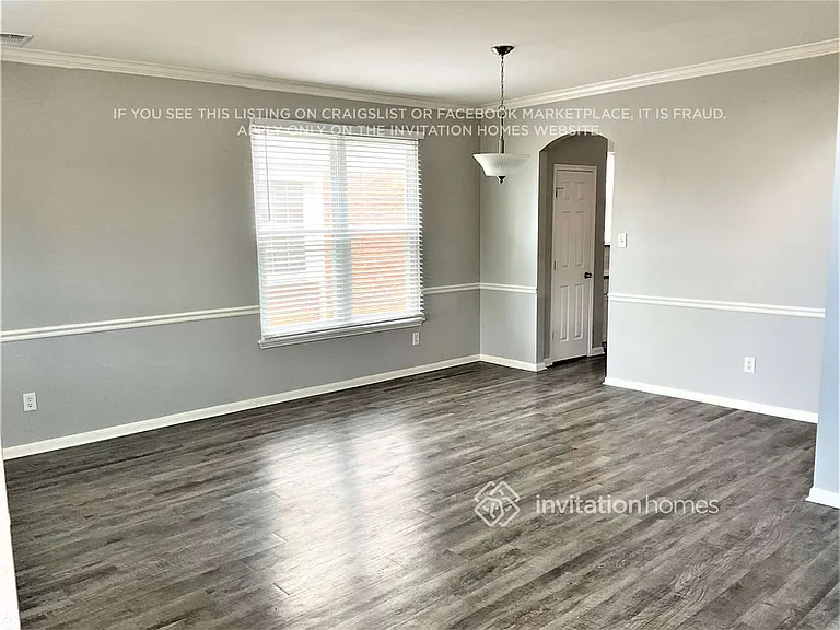 1204 Taylor Ln — Photo 4