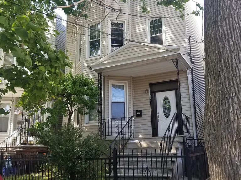 Bowers St — Photo 1
