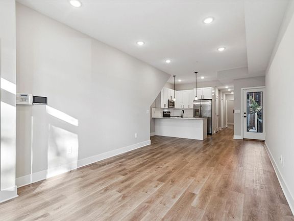 3rd image of 2015 N College Ave #1