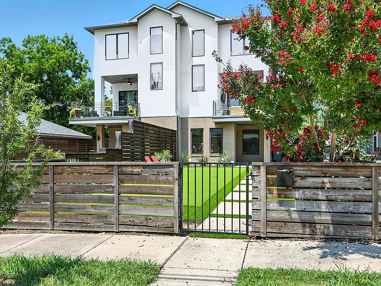 2421 Throckmorton St — Photo 36