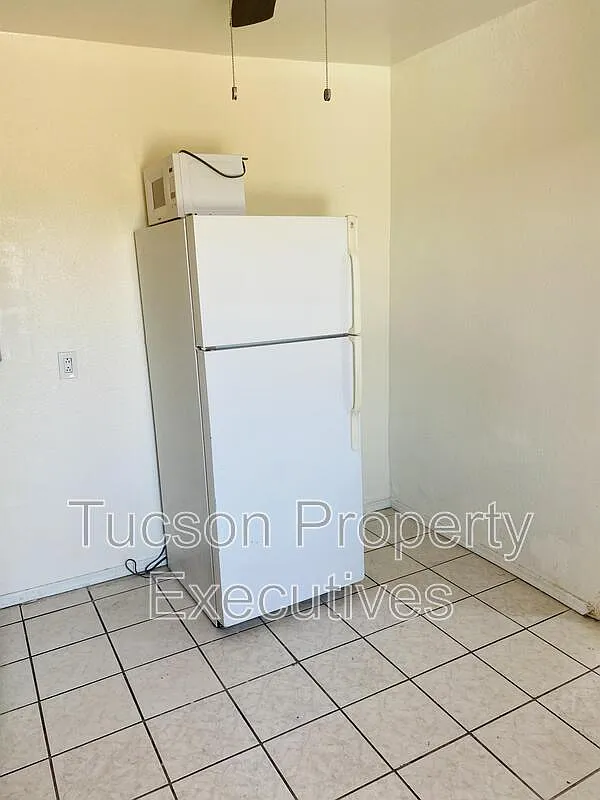 Studio, 1.0 bath, 400 sqft, $800 — Photo 3