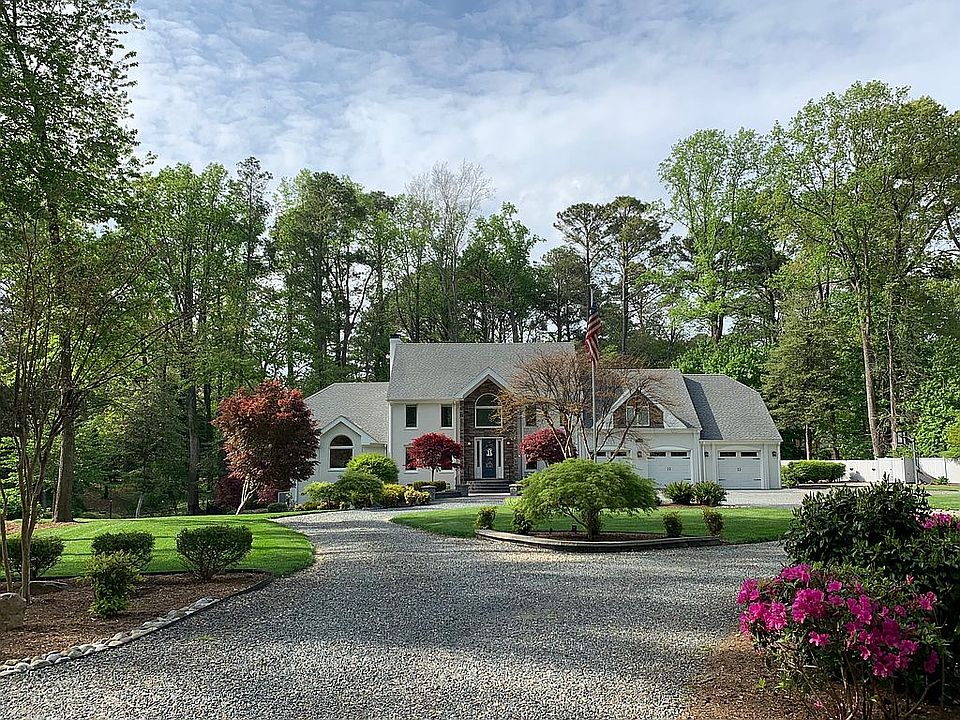 2nd image of 1392 W Little Neck Rd