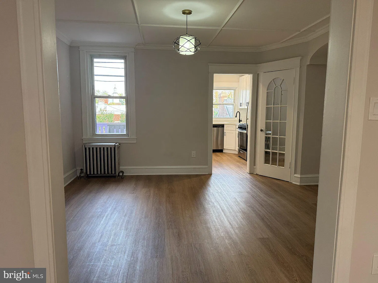3 bed, 1.0 bath, 1336 sqft, $2,000 — Photo 3