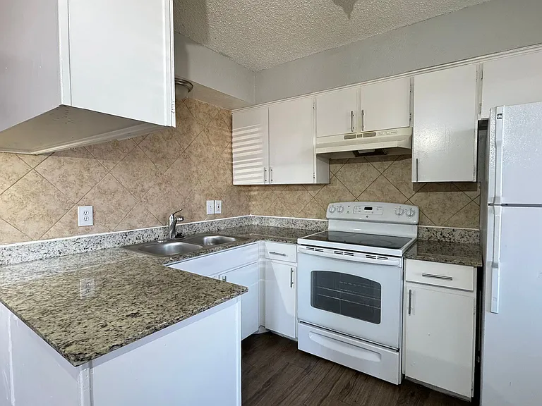 Mesa Park II (Bella Capri) — Photo 13