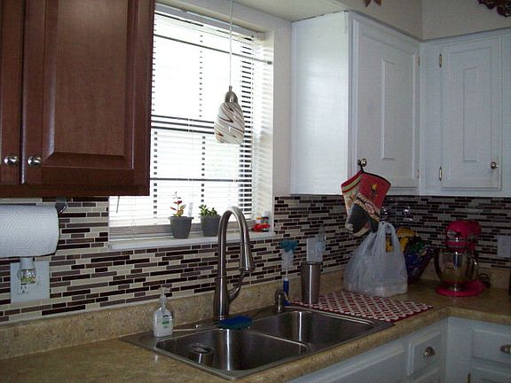 4th image of 5130 Chateaux Dr