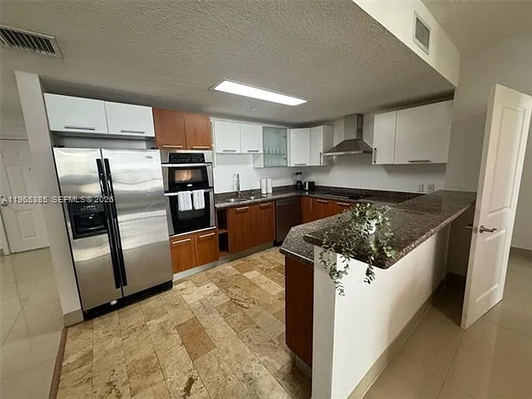 170 SE 14th St #1108 — Photo 7
