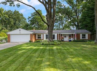 6035 Thorneycroft Dr, Shelby Township, MI 48316