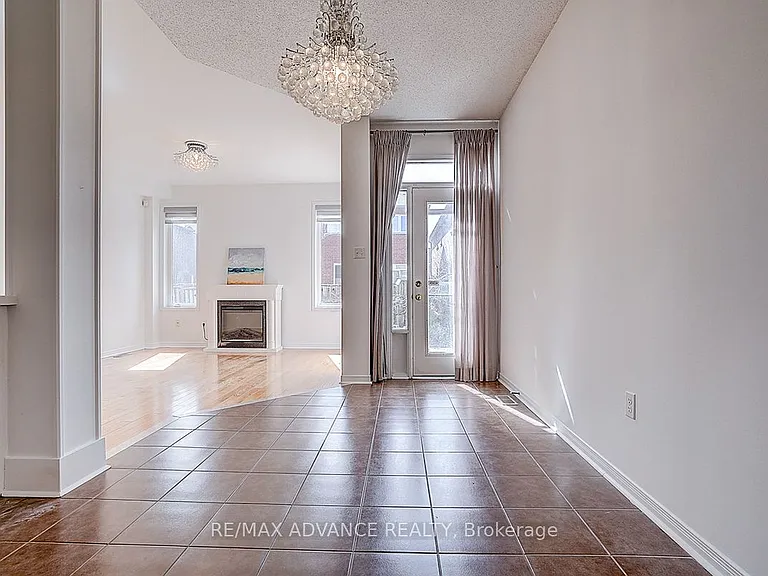 137 Laramie Cres — Photo 14