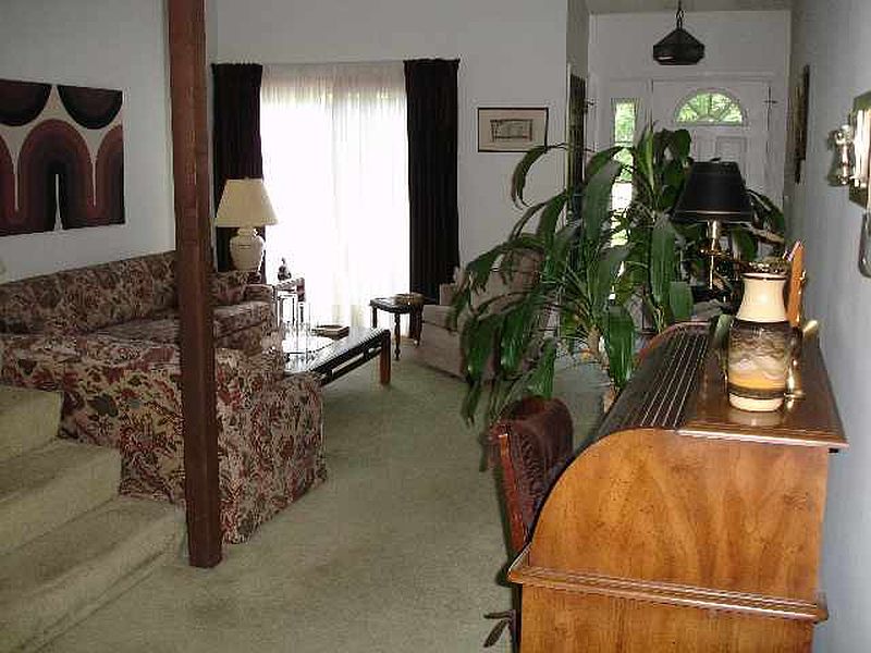 3rd image of 14 CANDLEWOOD Lane