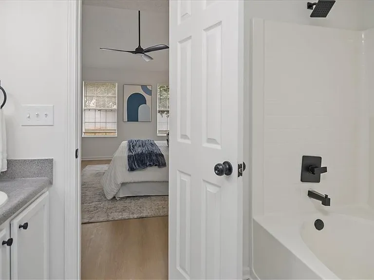 4033 Ravenwood Ct — Photo 19